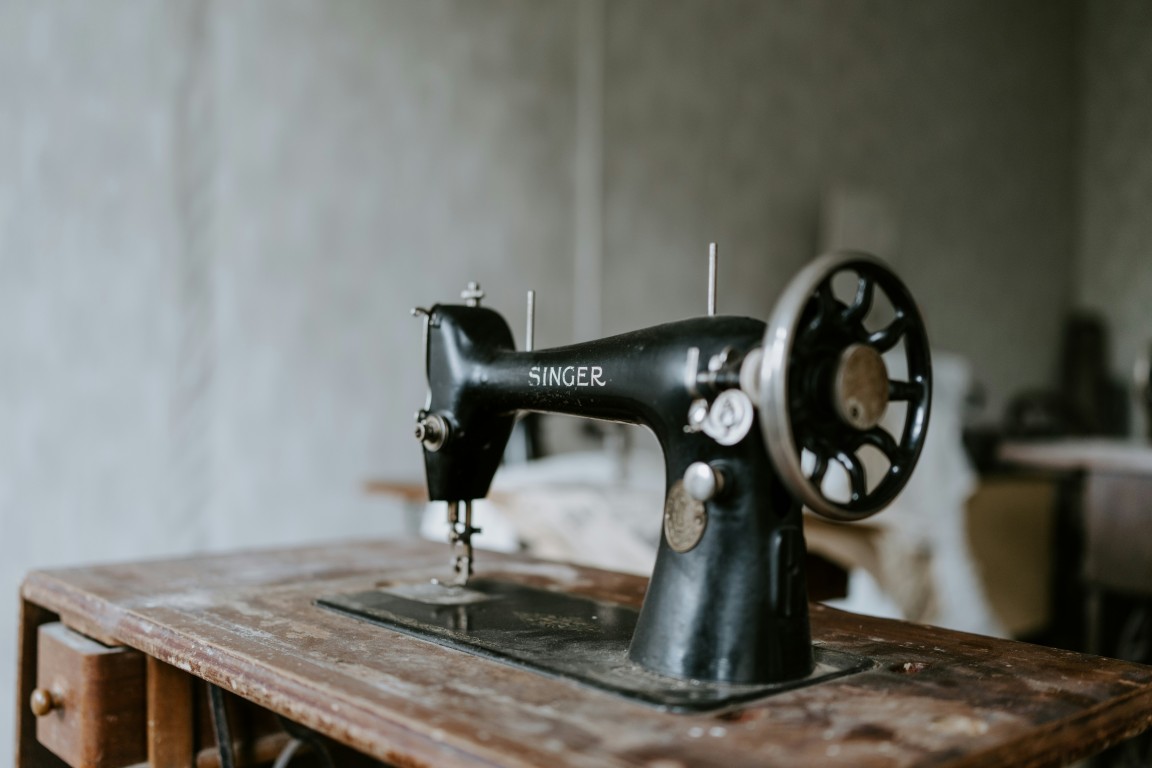 claudio-schwarz-E6O183wB5zc-unsplash (Medium)